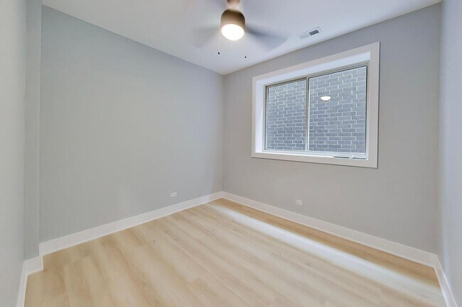 Building Photo - 6552 S Maryland Ave