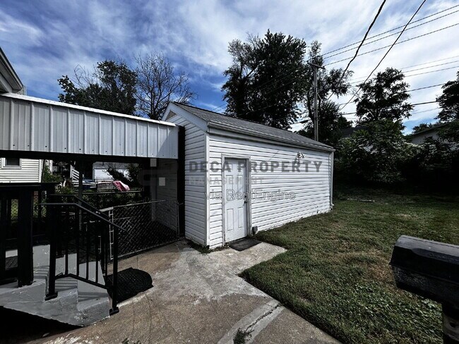 Building Photo - 6108 Eaton Dr