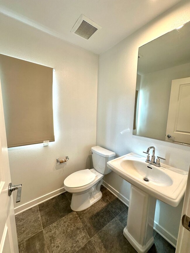 Building Photo - "Spacious 4-Bedroom Retreat with Modern Co...