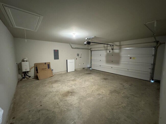 Building Photo - 2407 Poplar Copse Ct