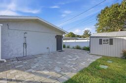 Building Photo - 725 Patricia Ave