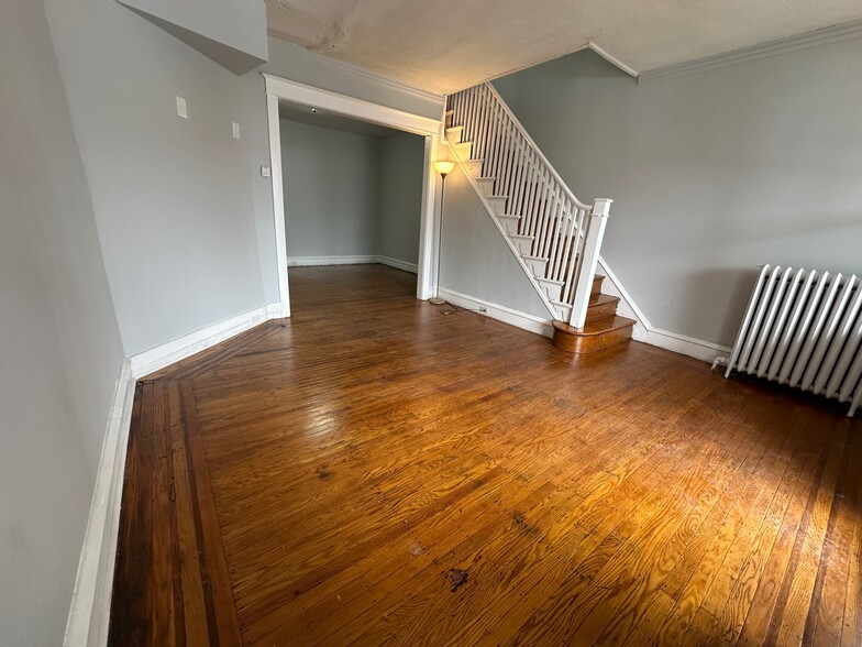 Building Photo - 2037 Bellevue St