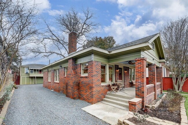 Building Photo - 2610 White Oak Dr