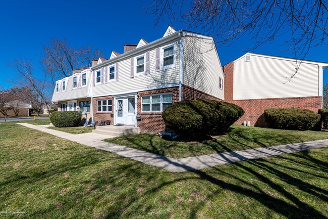 Primary Photo - 140 Primrose Ln