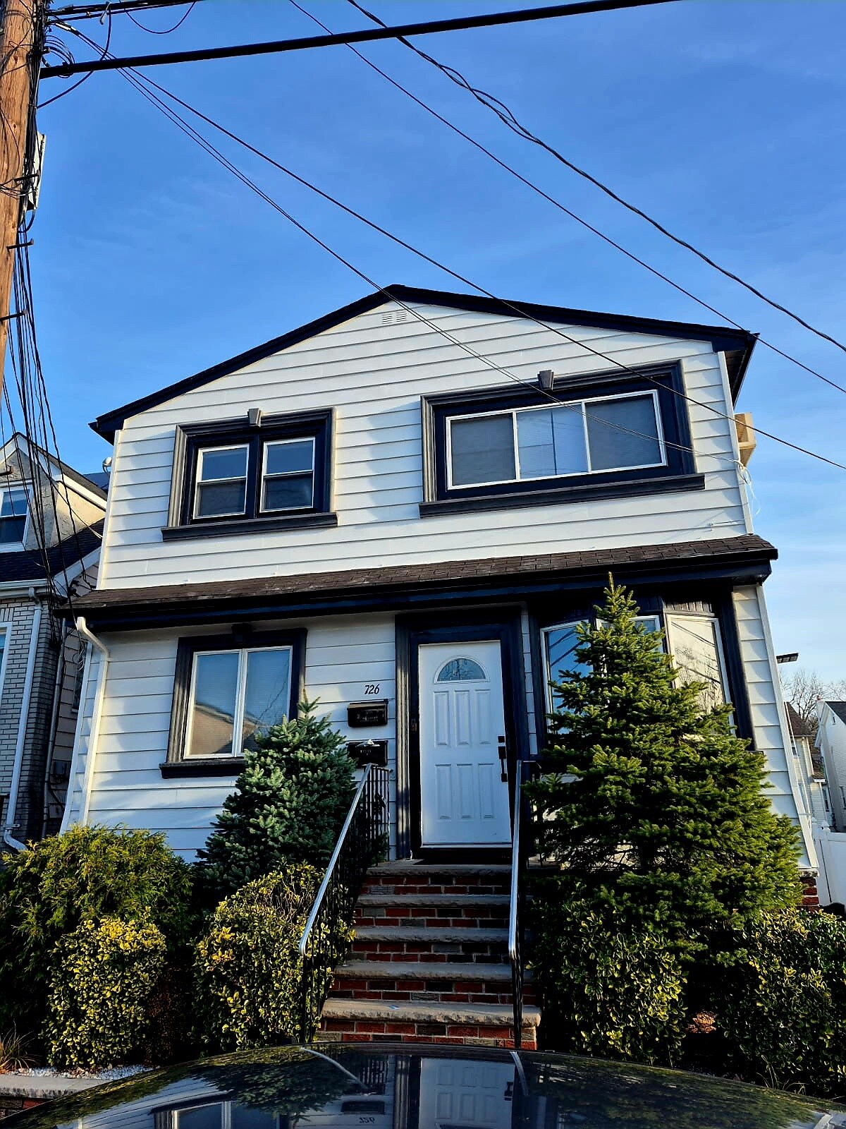 2nd floor of a lovely home - 712 John St