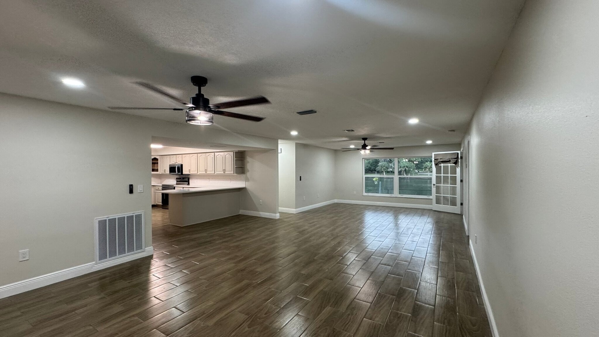 Building Photo - 7409 Lake Forest Cir