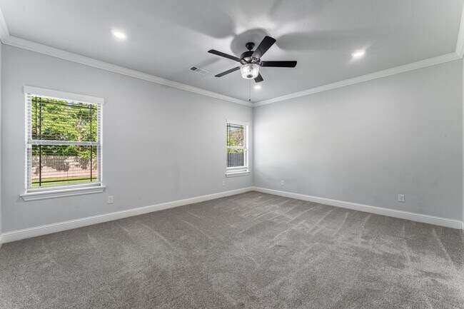 Building Photo - Three bedroom home, ready NOW