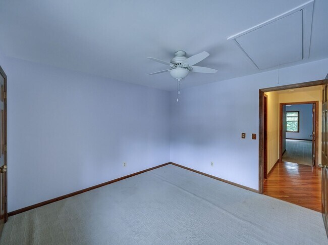 Building Photo - 26 White Swan Way