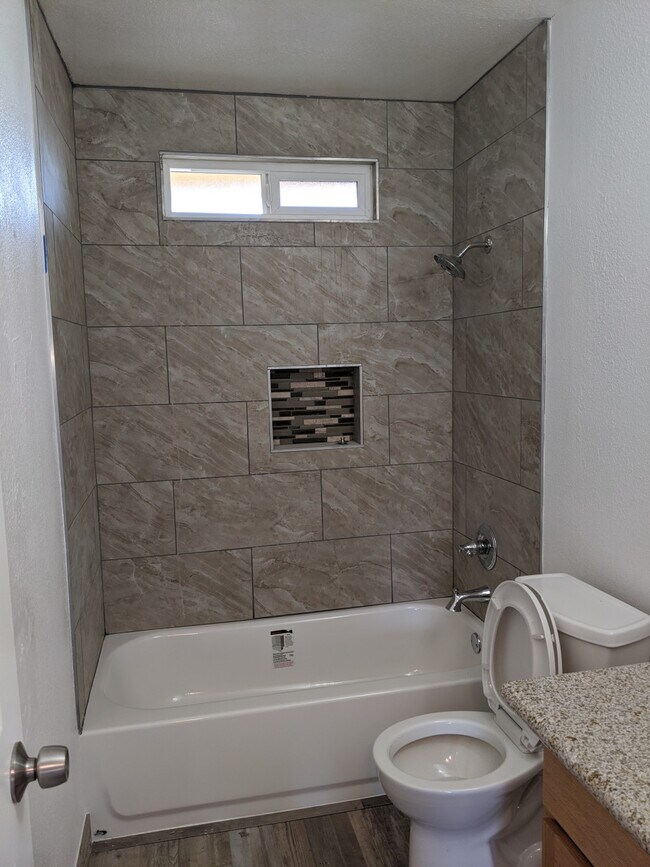 Building Photo - Dioxi Real Estate