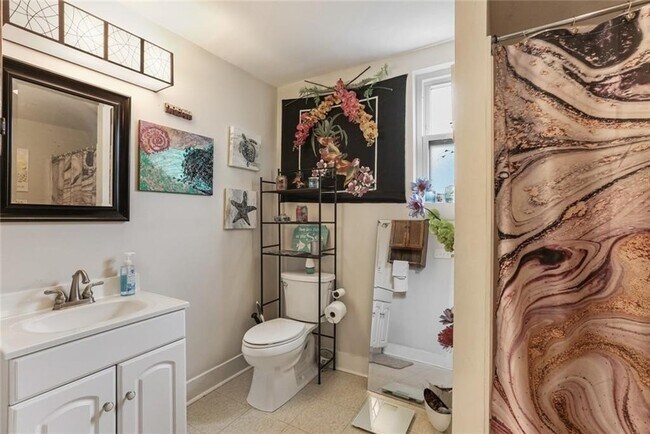 Building Photo - 522 Aurora Ave