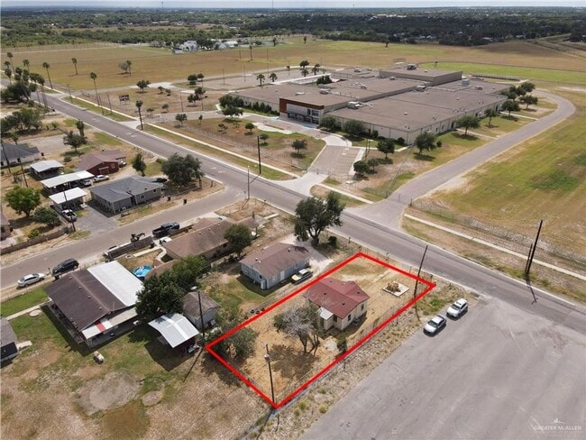 Building Photo - Charming 2-Bedroom Home with Central AC and Fenced Lot!