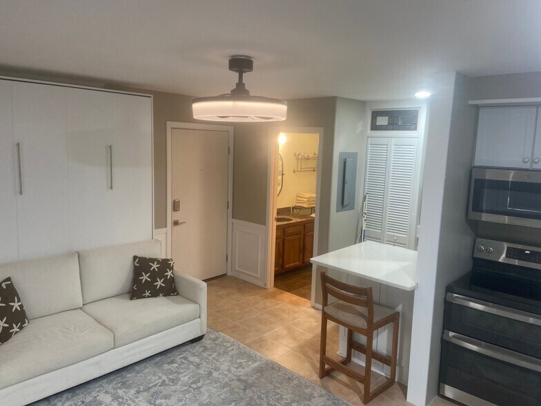Building Photo - 6125 Harbourside Dr