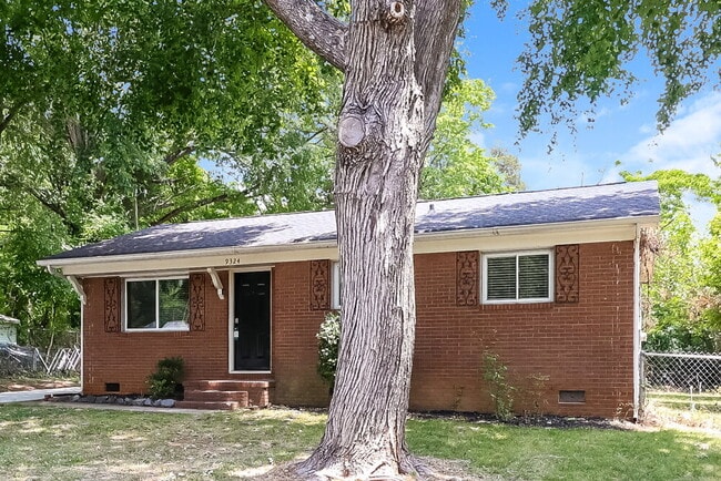 Building Photo - 9324 Edgevale Dr