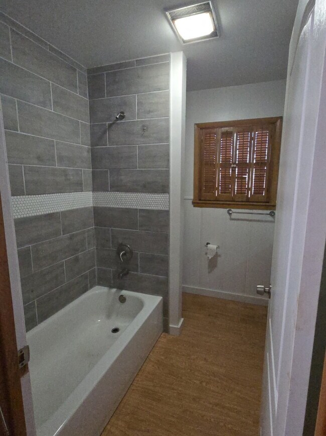 Building Photo - 1311 Patricia Dr