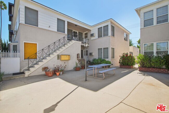 Building Photo - 4951 Cahuenga Blvd