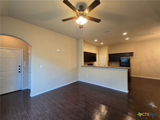 Building Photo - 697 Creekside Cir