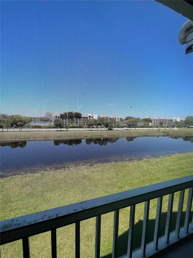 Building Photo - 2851 N Oakland Forest Dr