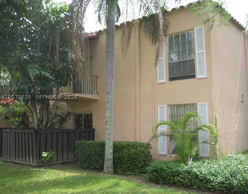 Building Photo - 10818 N Kendall Dr