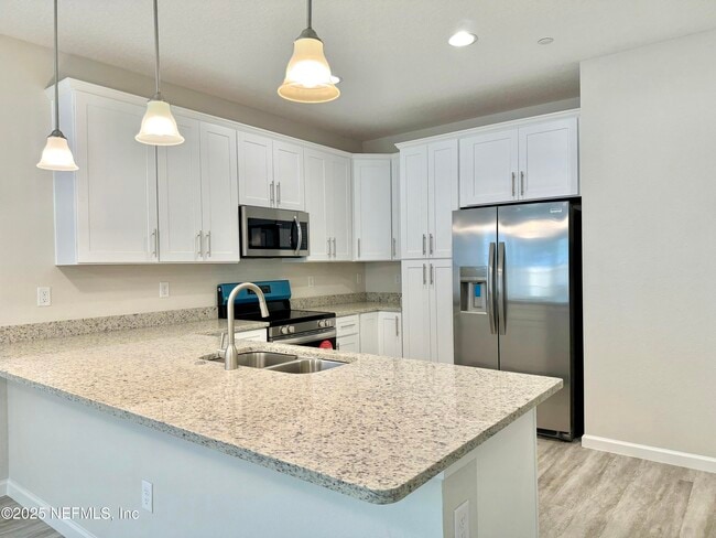 Building Photo - 826 5th Ave S