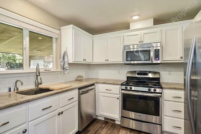 Building Photo - Comfortable Single-Level Home in NE Redmond