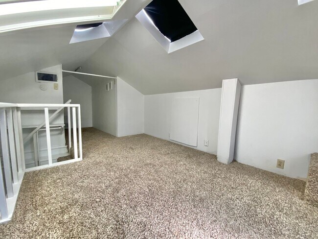 Building Photo - PRE LEASING NOW - AVAILABLE 7/14