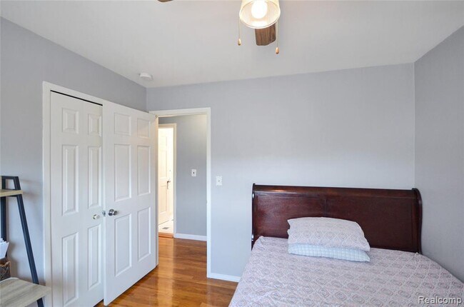 Building Photo - 37653 Longacre Dr