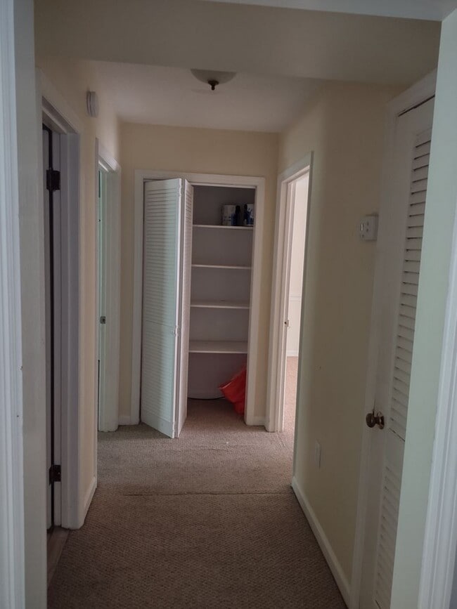 Building Photo - Lovely Two Bedroom/Two Bath Condo - THREE ...