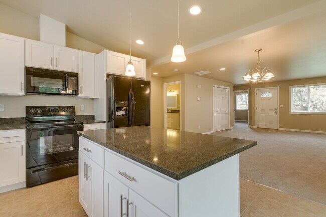 Building Photo - Kirkland Rambler with Central A/C!