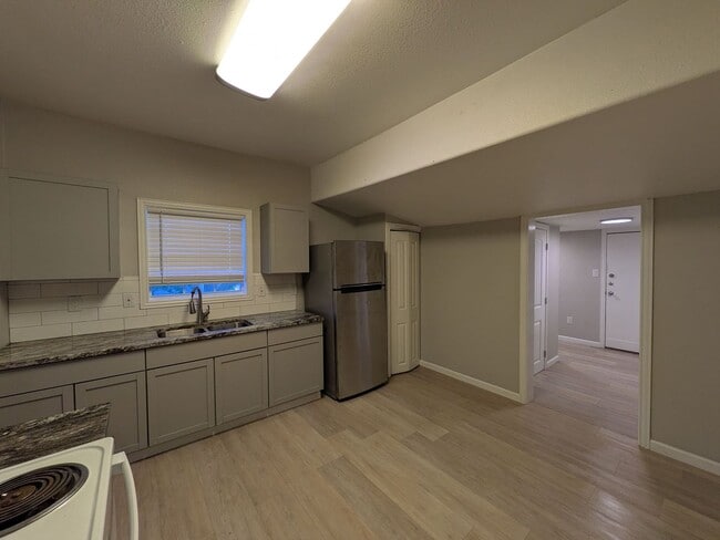 Building Photo - 614 Euclid St