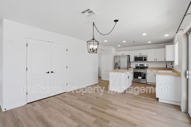 Building Photo - 27513 N 63rd Dr