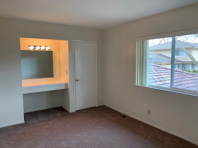 Building Photo - 823 Gilchrist Walkway