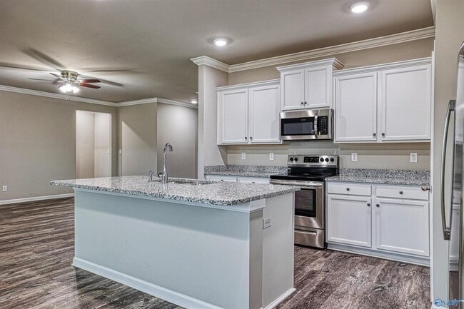 Building Photo - Coming Soon - Experience the Charm of the Oak Forest Neighborhood