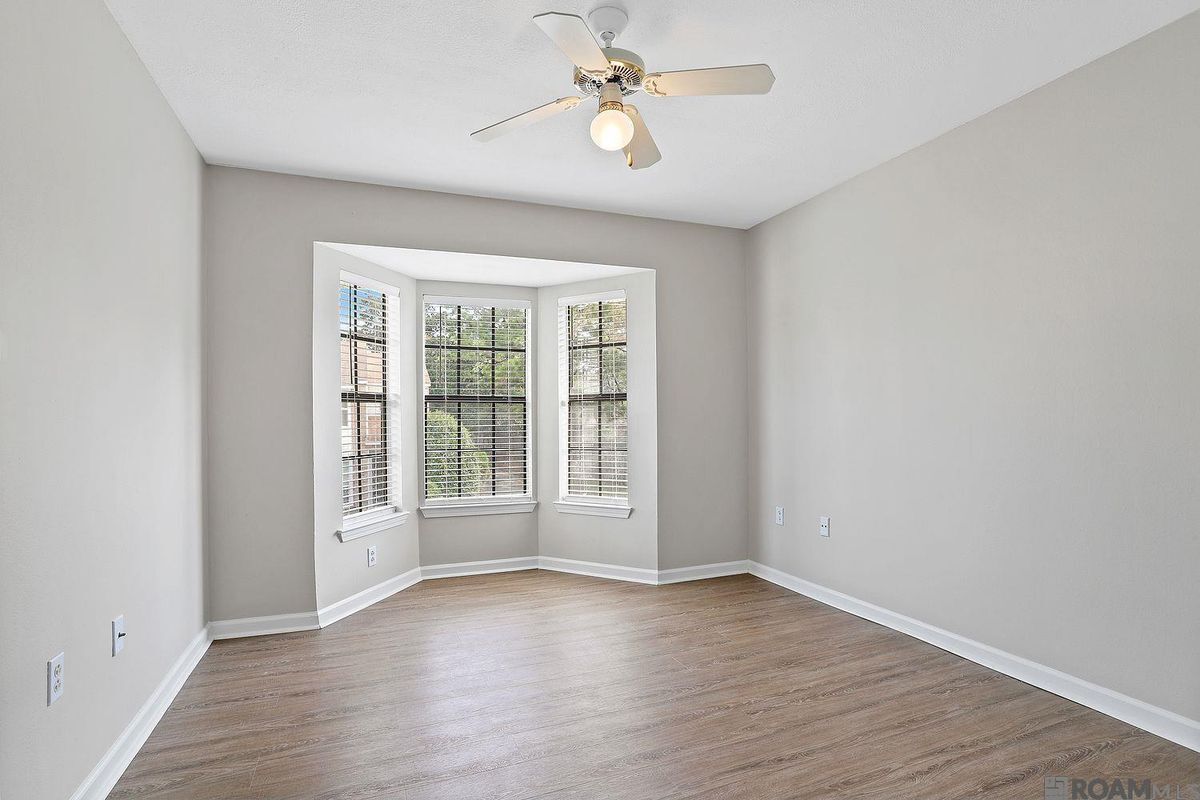 Building Photo - 9849 Siegen Ln