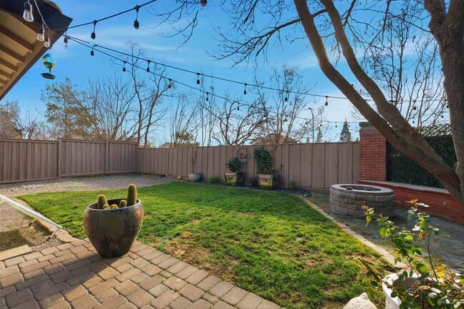 Building Photo - 601 Tamarindo Way