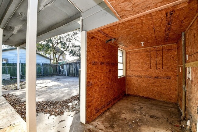 Building Photo - 8308 John St