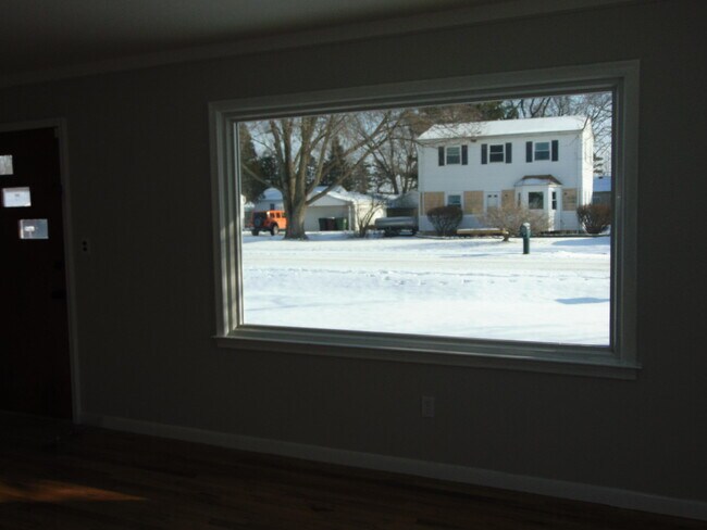 Building Photo - 46589 Huling St