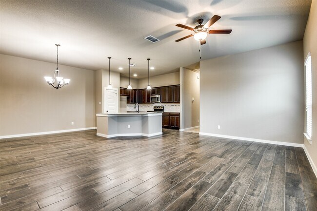 Building Photo - 202 Oakcrest