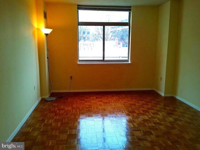 Building Photo - 7111 Woodmont Ave