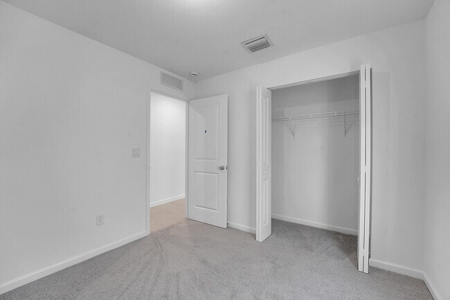 Building Photo - 5936 Mangrove Dr