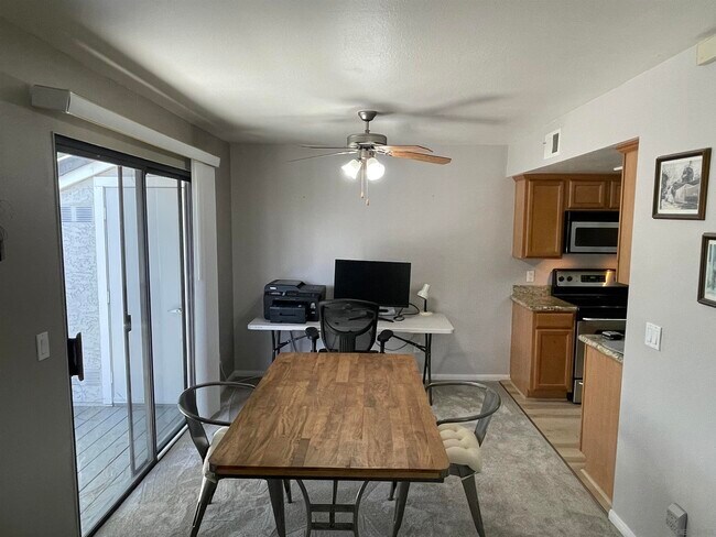 Building Photo - 15078 Avenida Venusto