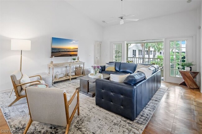 Building Photo - 433 2nd St S