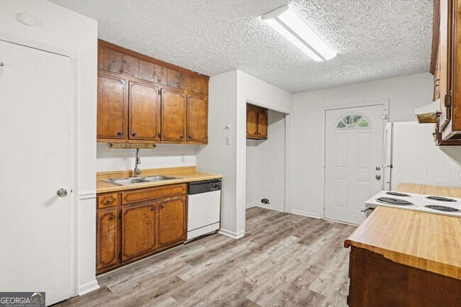 Building Photo - 165 Plum Orchard Rd