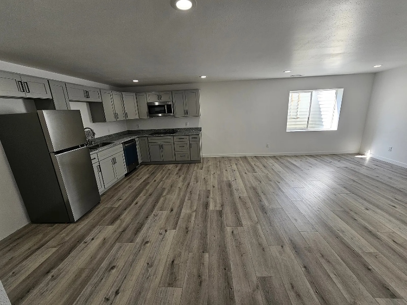 Building Photo - 1691 40 E