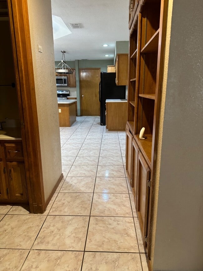 Building Photo - 2729 Palmer Dr