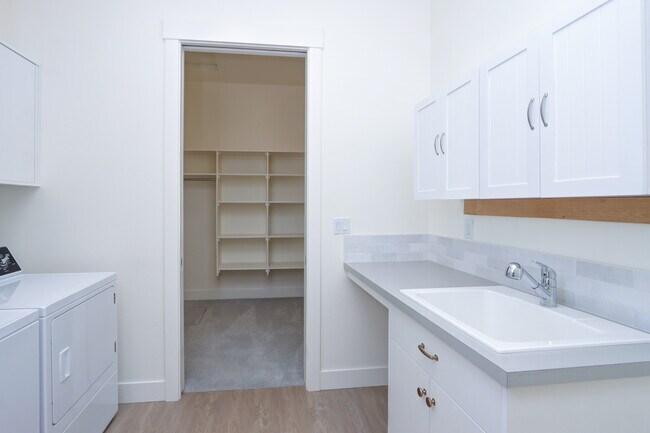 Building Photo - 12090 W Endsley St