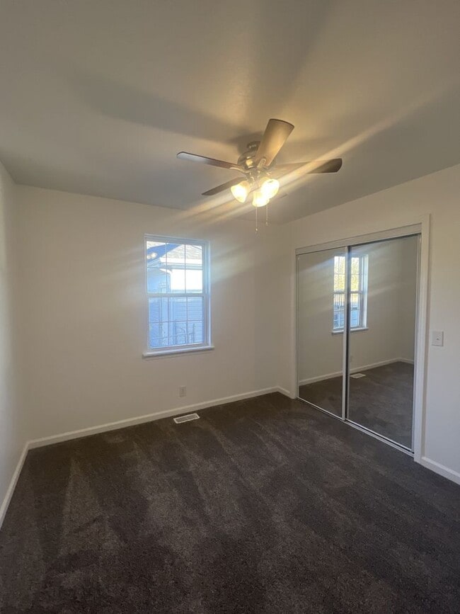 Building Photo - Beautiful newly Renovated 3 Bedroom / 2 bathroom house located in Joplin!