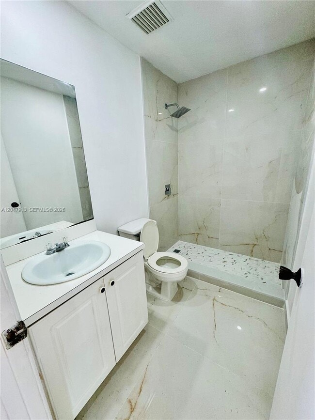Building Photo - 6245 SW Kendale Lakes Cir