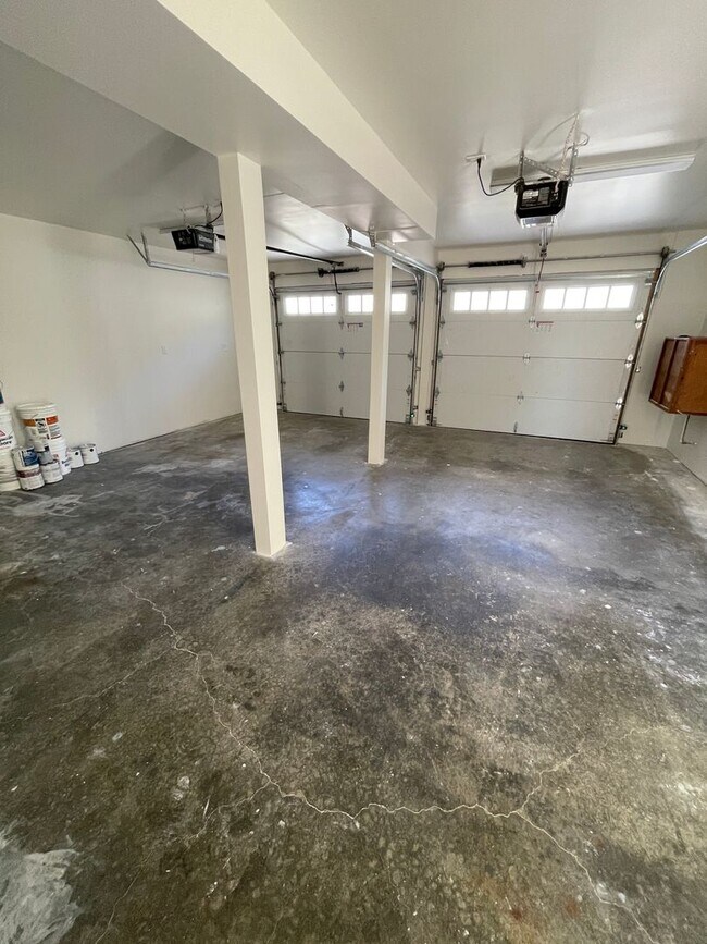Building Photo - Newly Renovated 4 Bedroom Home with Views