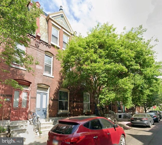 Building Photo - 826 N Woodstock St