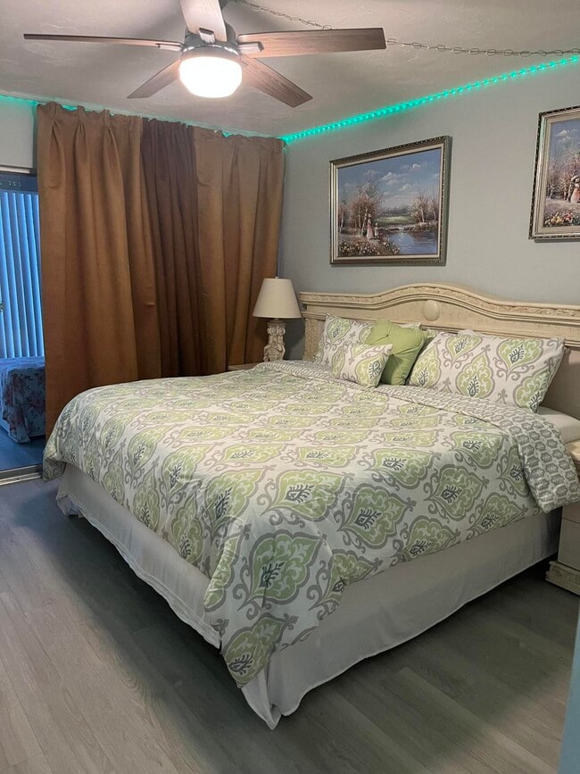 Building Photo - 143 West Ct